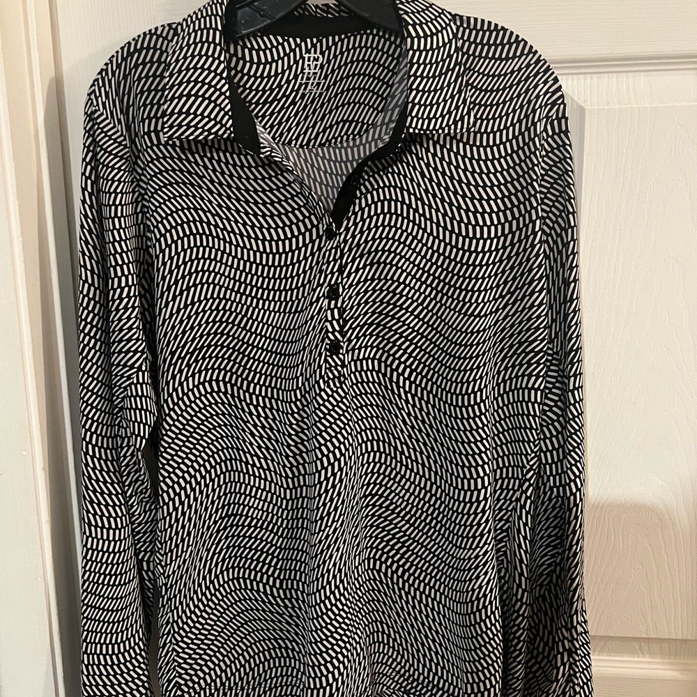 EP New York Women’s black and white XL long sleeve shirt